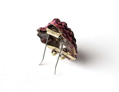 Broche de corazón y punto