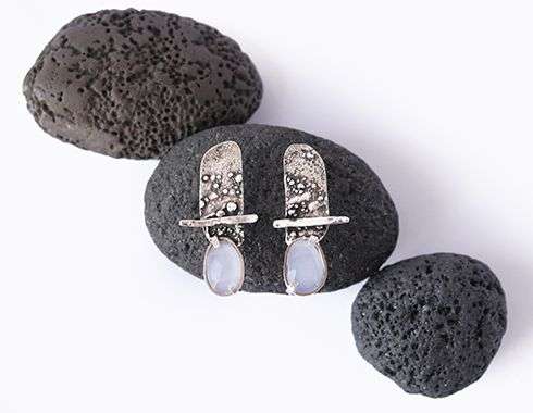 Pendientes artesanos de plata y calcedonia