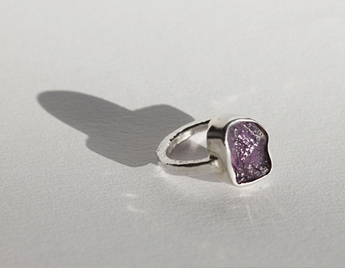 Anillo de plata y amatista