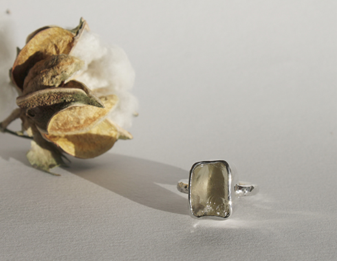 Anillo de plata y cuarzo limón