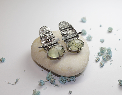Pendientes de plata y prenita