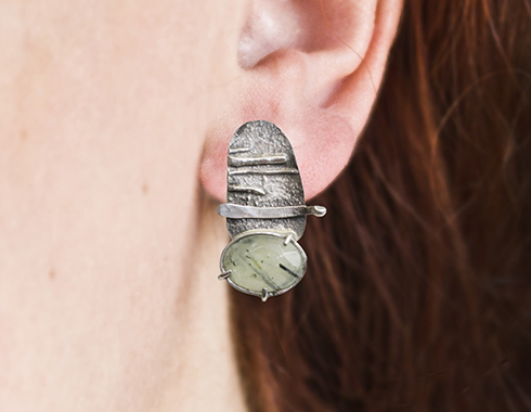 Pendientes de plata y prenita